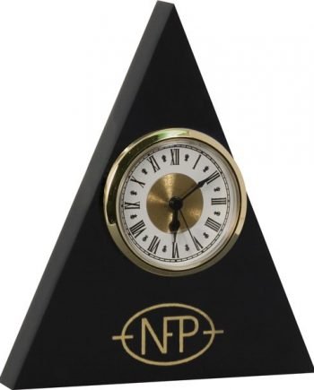 Horloge Triangulaire Noire Acrylique 3/4" sérigraphié. Cadran Or avec chiffres Romains. | Jobox Media